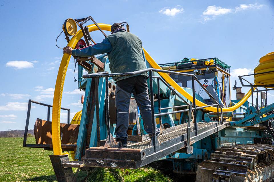 Nettoyage de canalisations d'irrigation dans la Meuse